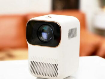 Vidéoprojecteur XMING Q1 – Mini Projecteur Full HD 1080p, Wi-Fi, Correction Trapézoïdale, Audio Stéréo 3W×2
