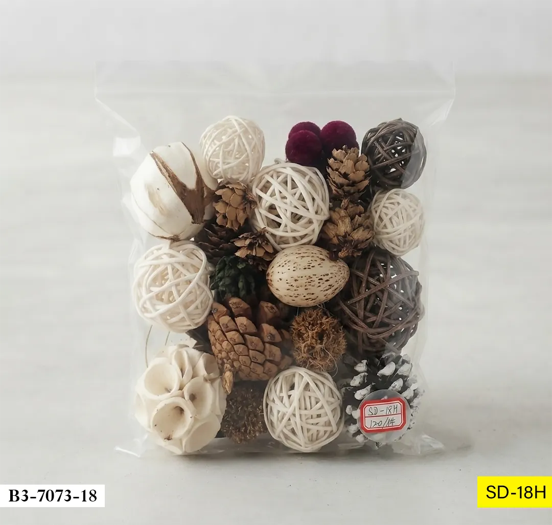 Sachet de boules décoratives naturelles et rottin B3-7073-18 Sachet de boules décoratives naturelles et rottin B3-7073-18