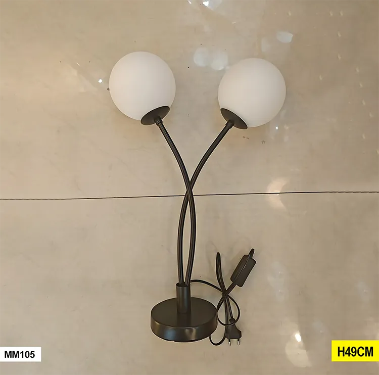 Lampe courbée double globe noire – mm105 MM105 Lampe courbée double globe noire – mm105 MM105