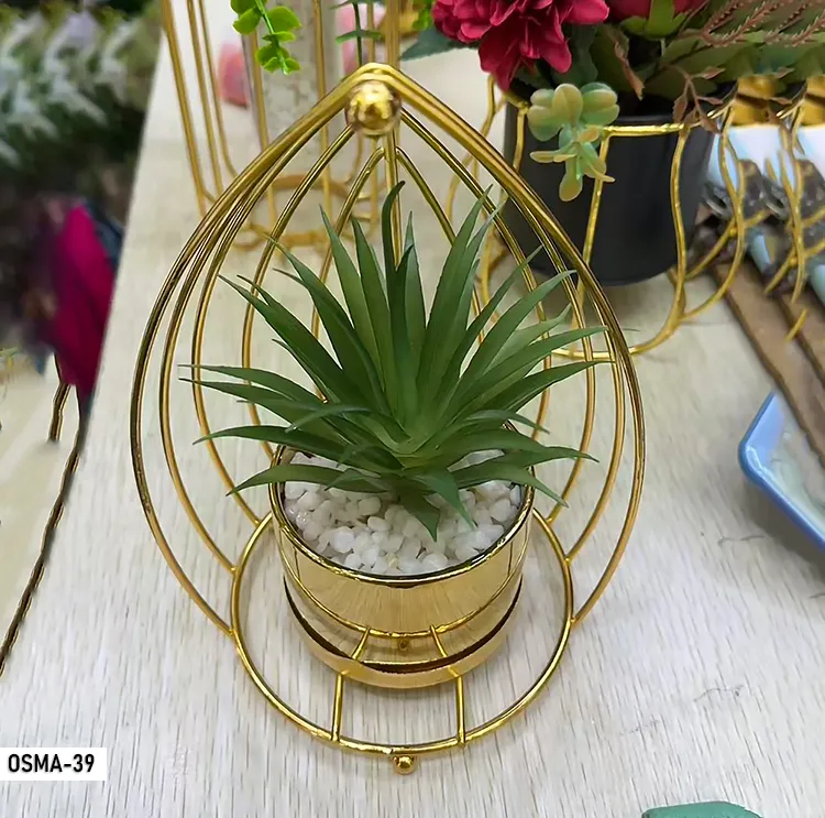 Plante artificielle cage dorée feuillage vert – osma-39 OSMA-39 Plante artificielle cage dorée feuillage vert – osma-39 OSMA-39